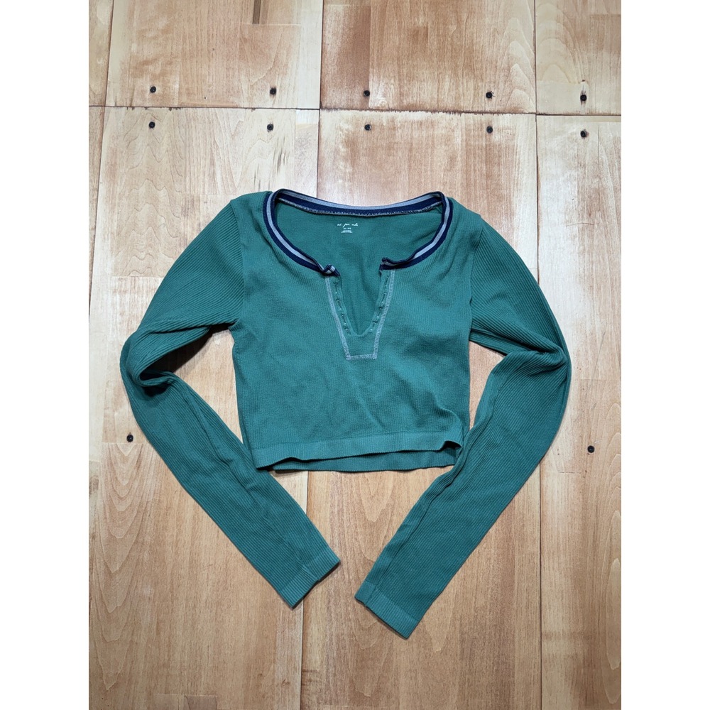 Out From Under Urban Outfitters Green Ribbed Henley Crop Top M/L Long Sleeve